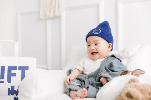 来宾宝宝眼睛红红的 来宾宝宝眼睛红红的